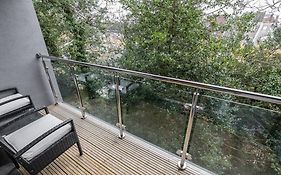 Stylish Town Centre Apartment, W Parking, Nr Beach