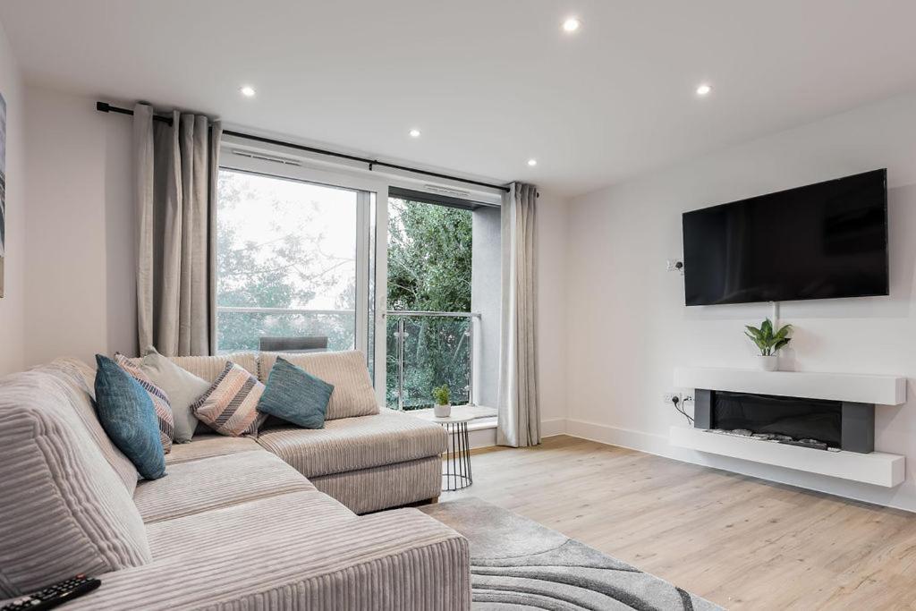 Stylish Town Centre Apartment, W Parking, Nr Beach Bournemouth Exterior photo